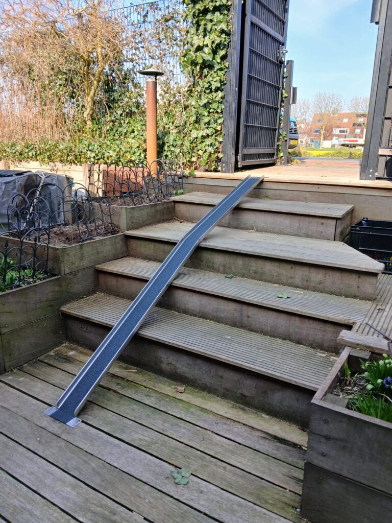 Stainless-steel-gutter-Vogelenzang